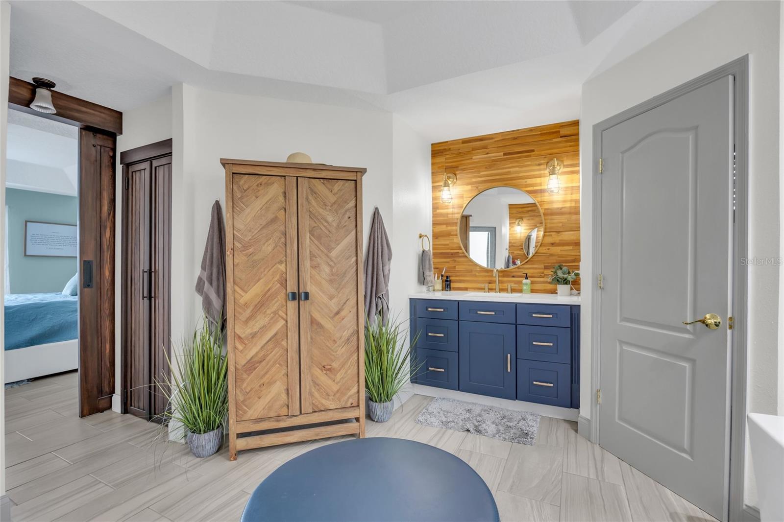 Image 38 of 82 For 11243 Preston Cove Road