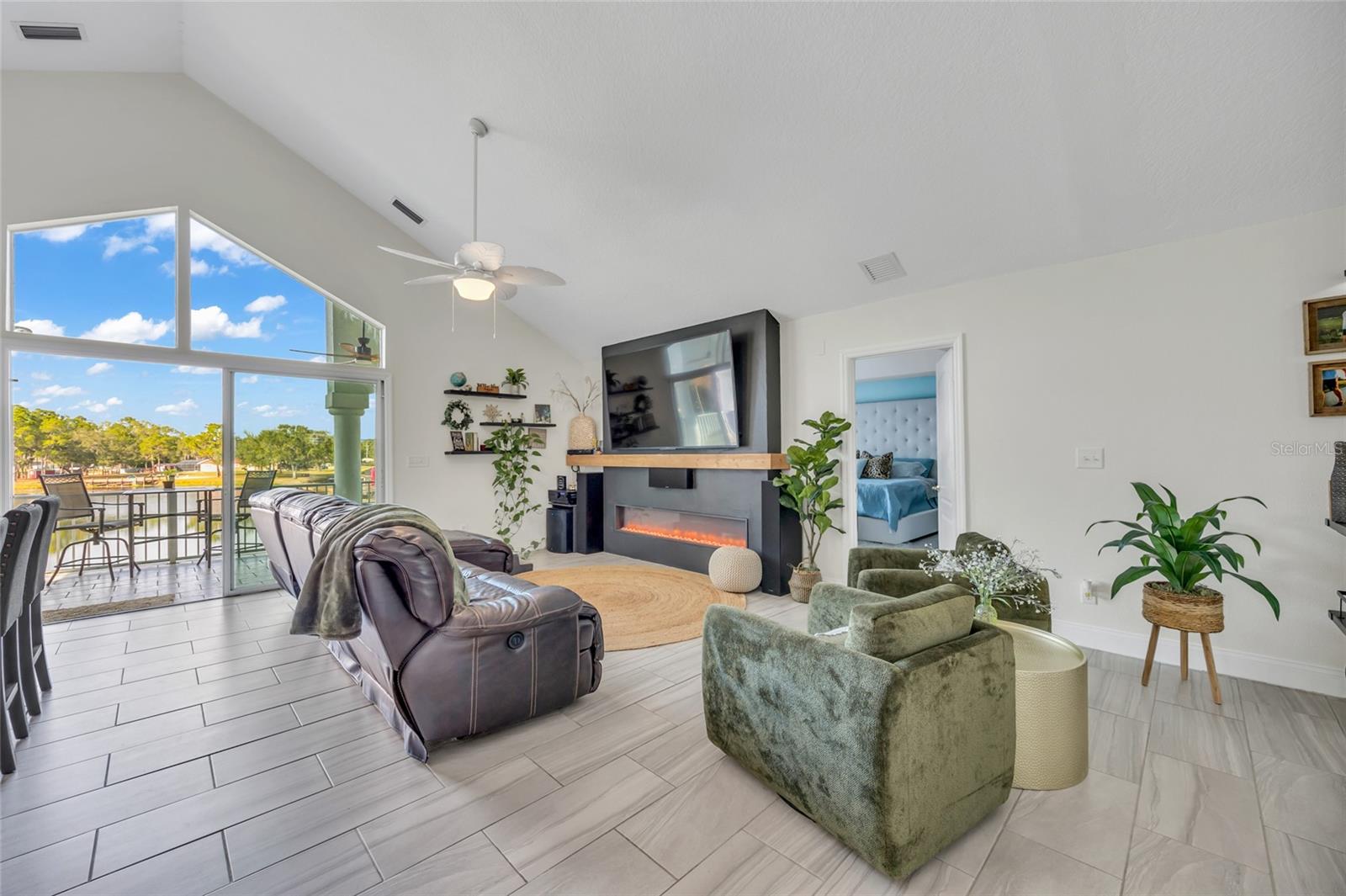 Image 49 of 82 For 11243 Preston Cove Road