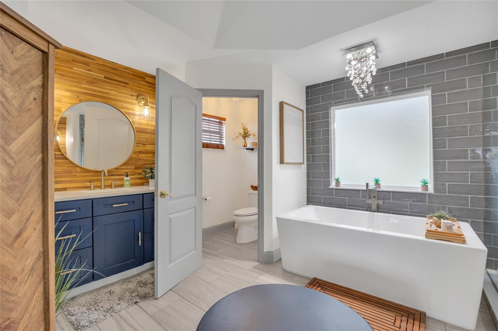 Image 52 of 82 For 11243 Preston Cove Road