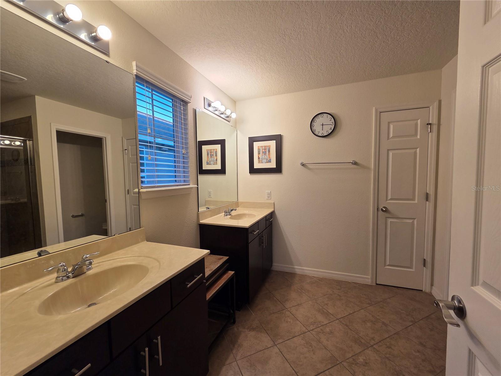 Image 34 of 61 For 11842 Silverlake Park Drive