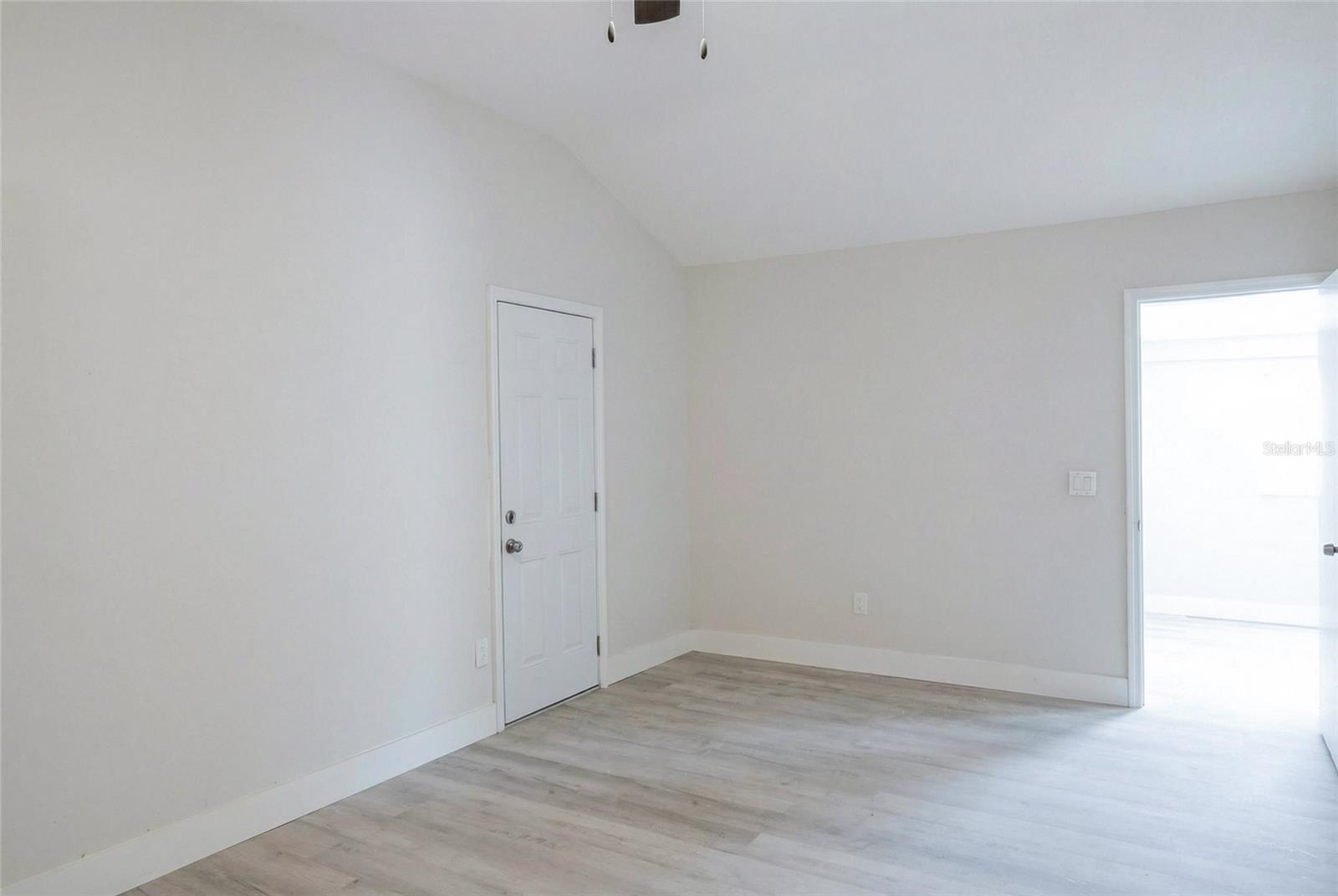 Image 10 of 18 For 208 Bonner Avenue