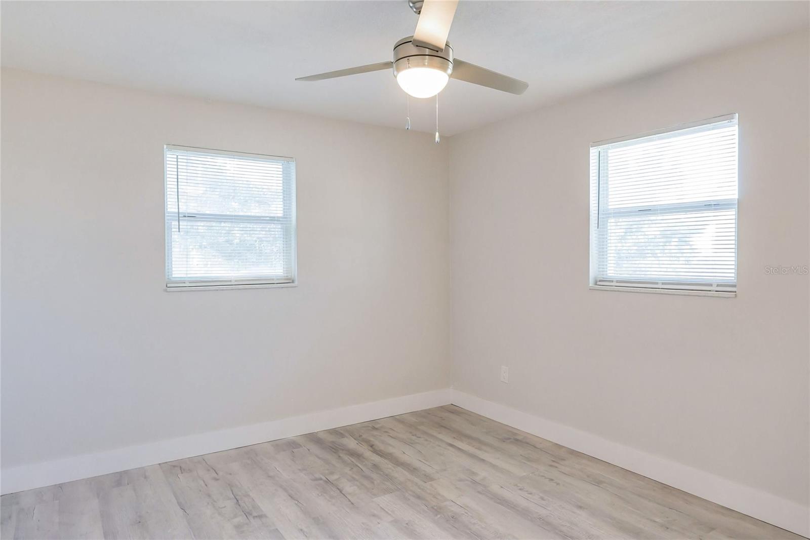 Image 15 of 18 For 208 Bonner Avenue