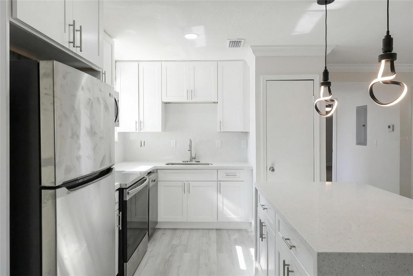 Image 4 of 18 For 208 Bonner Avenue