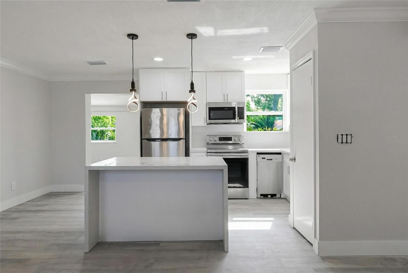 Image 6 of 18 For 208 Bonner Avenue