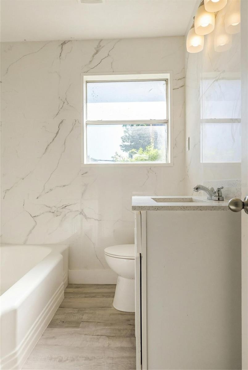 Image 7 of 18 For 208 Bonner Avenue