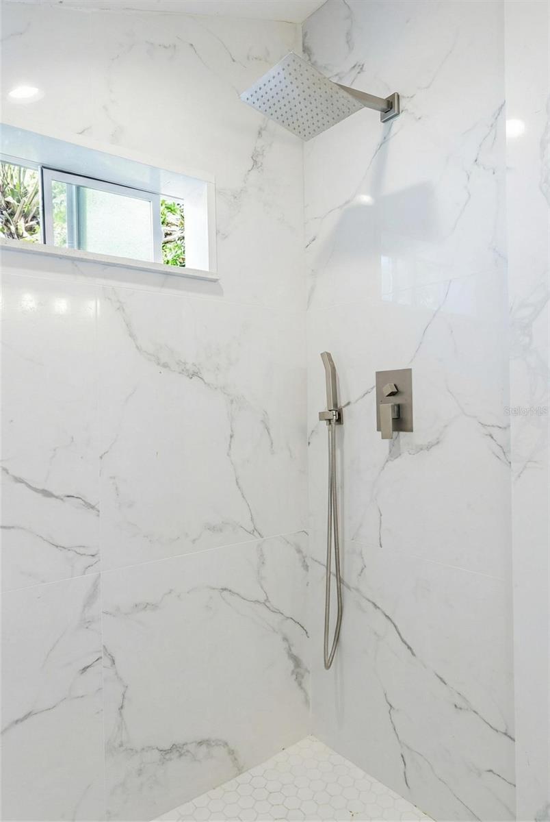 Image 8 of 18 For 208 Bonner Avenue