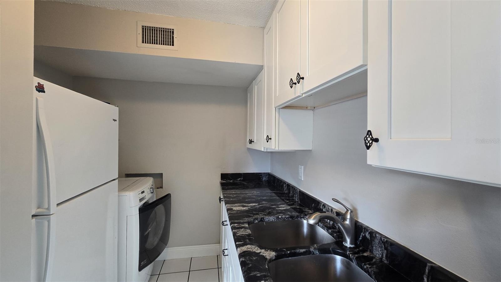 Image 3 of 21 For 50 Needle Boulevard 6