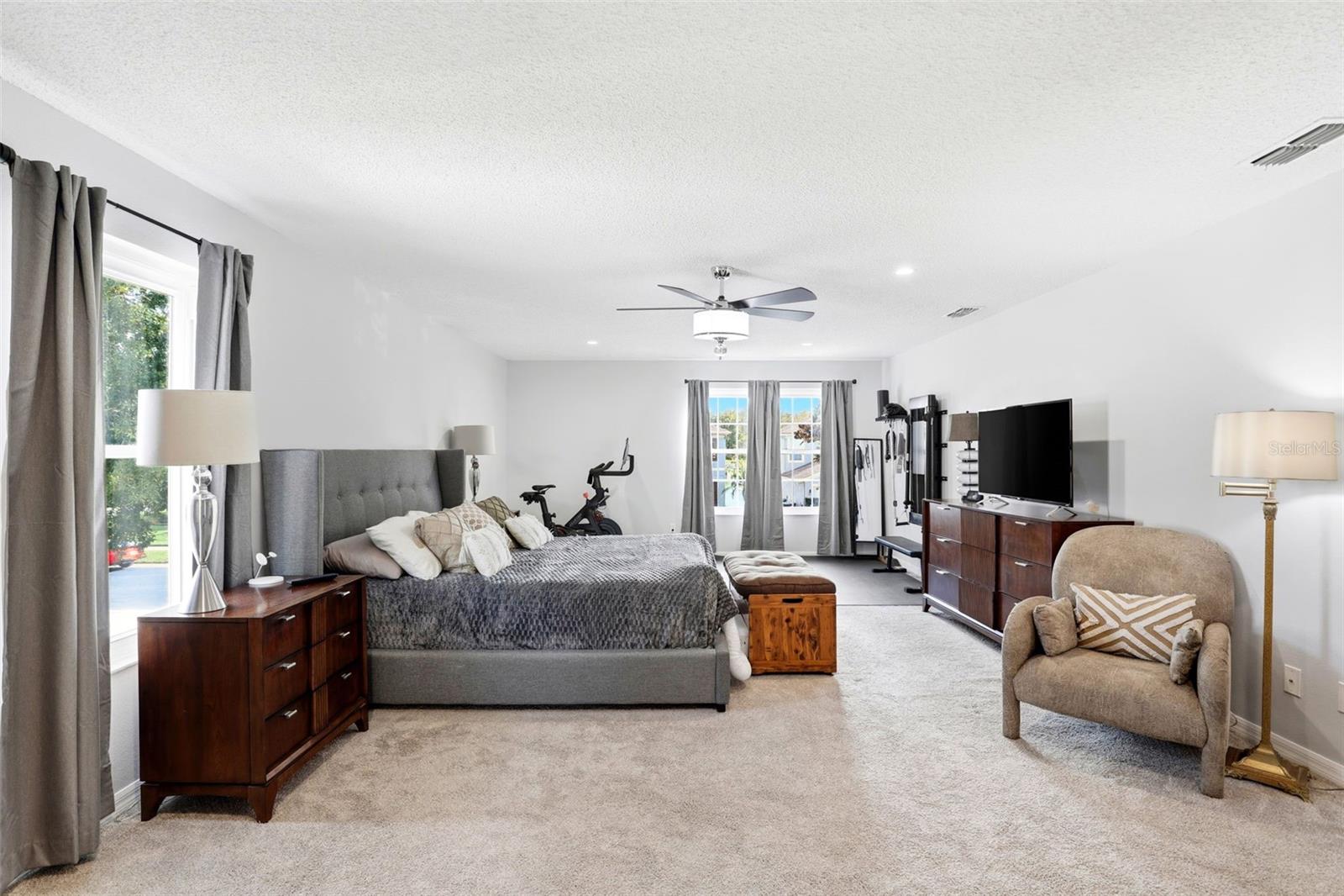 Image 33 of 71 For 825 Belhaven Drive