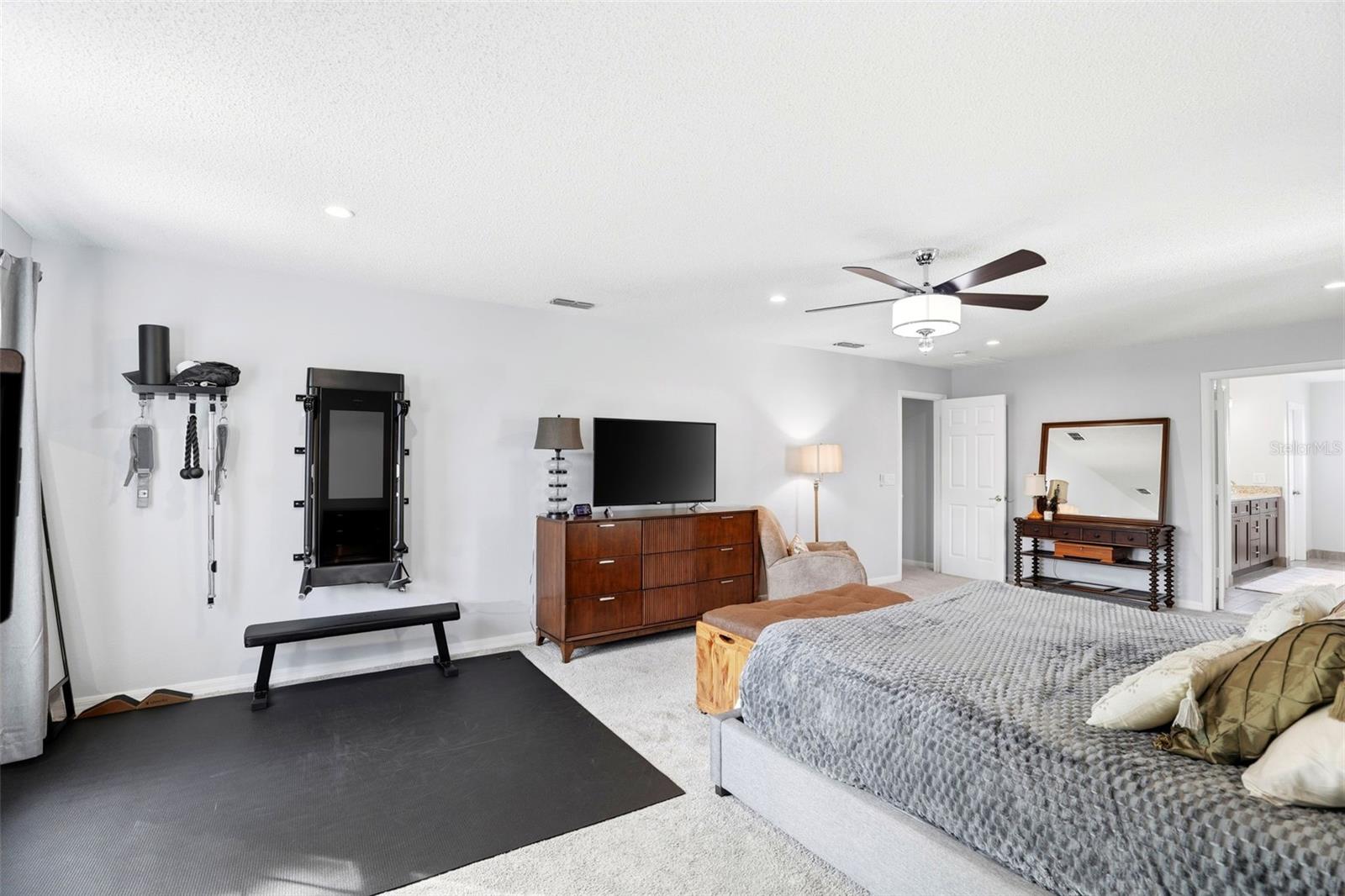 Image 34 of 71 For 825 Belhaven Drive