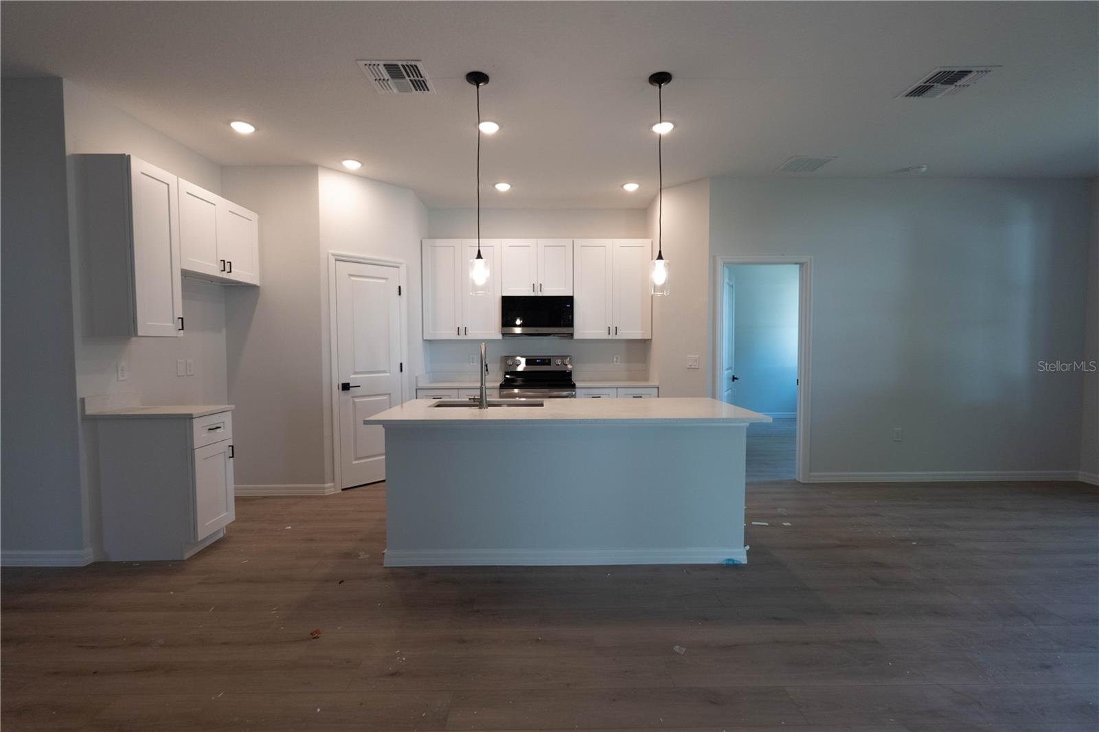 Image 4 of 33 For 903 New Hampshire Avenue