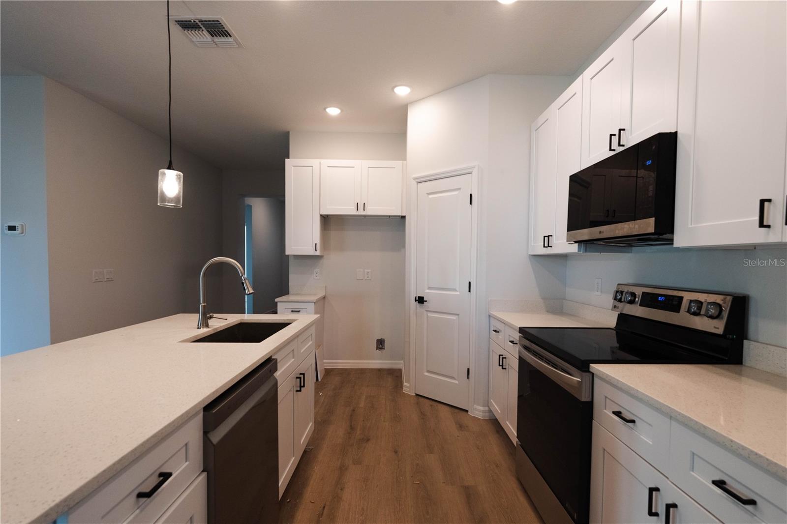 Image 6 of 33 For 903 New Hampshire Avenue