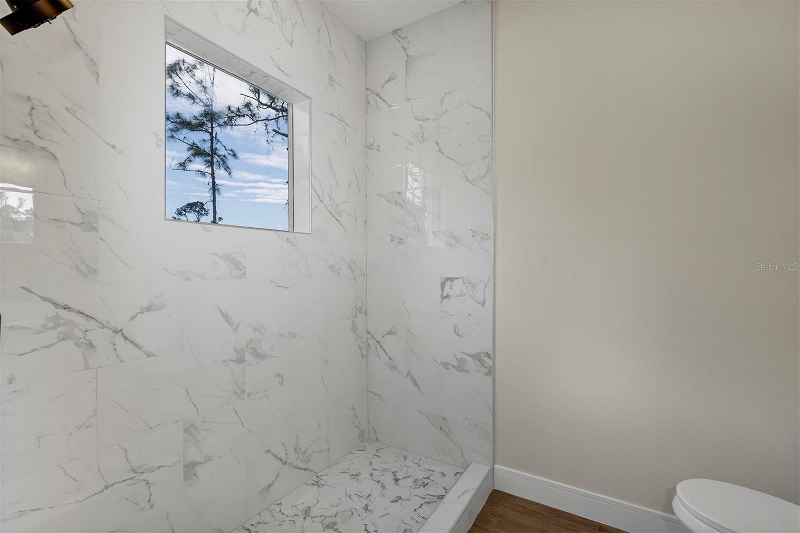 Image 22 of 53 For 18399 Hillsborough Boulevard