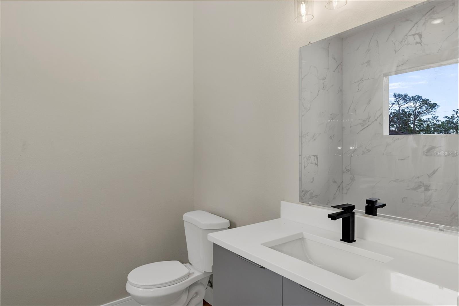 Image 23 of 53 For 18399 Hillsborough Boulevard