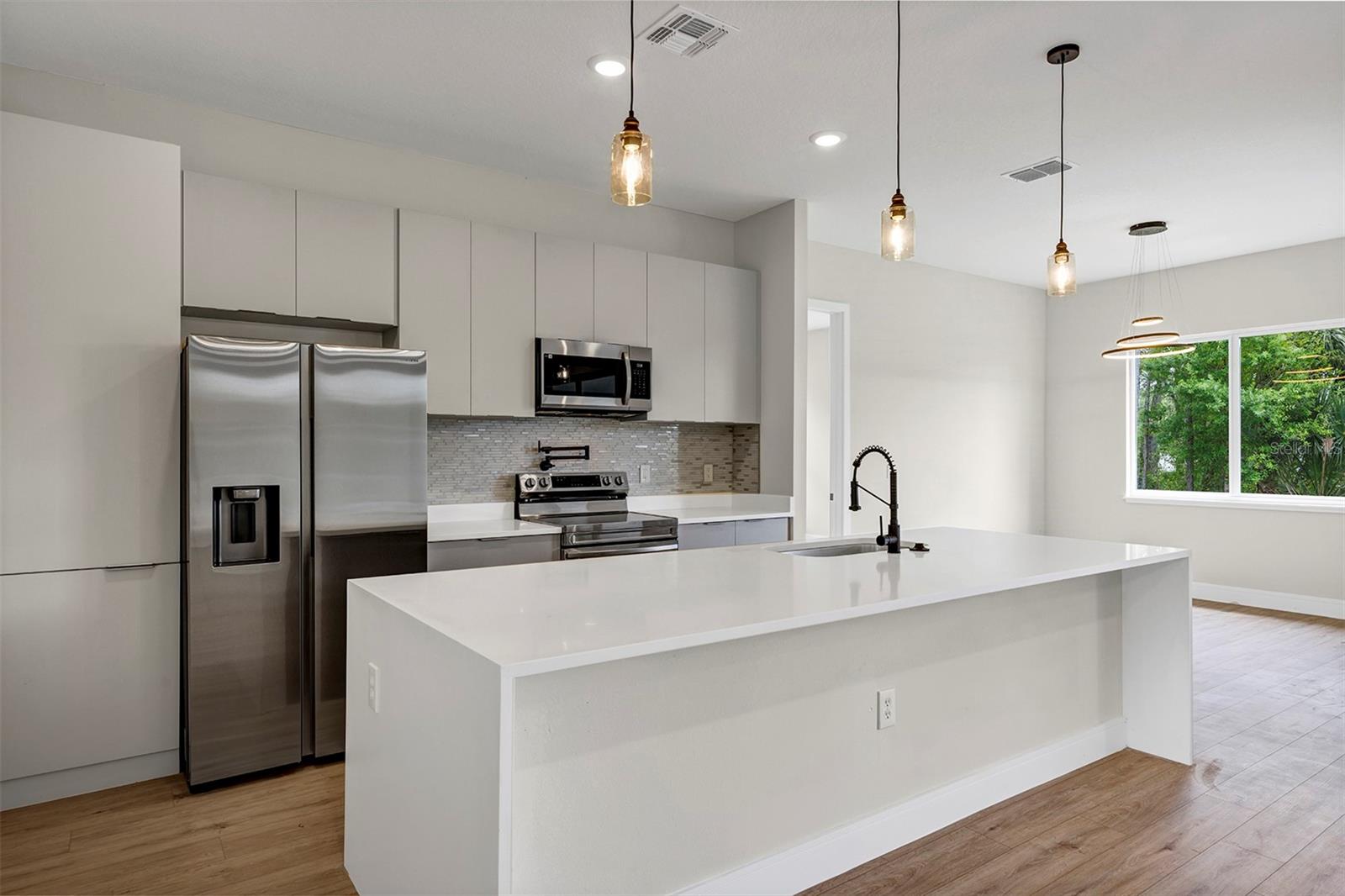 Image 4 of 53 For 18399 Hillsborough Boulevard