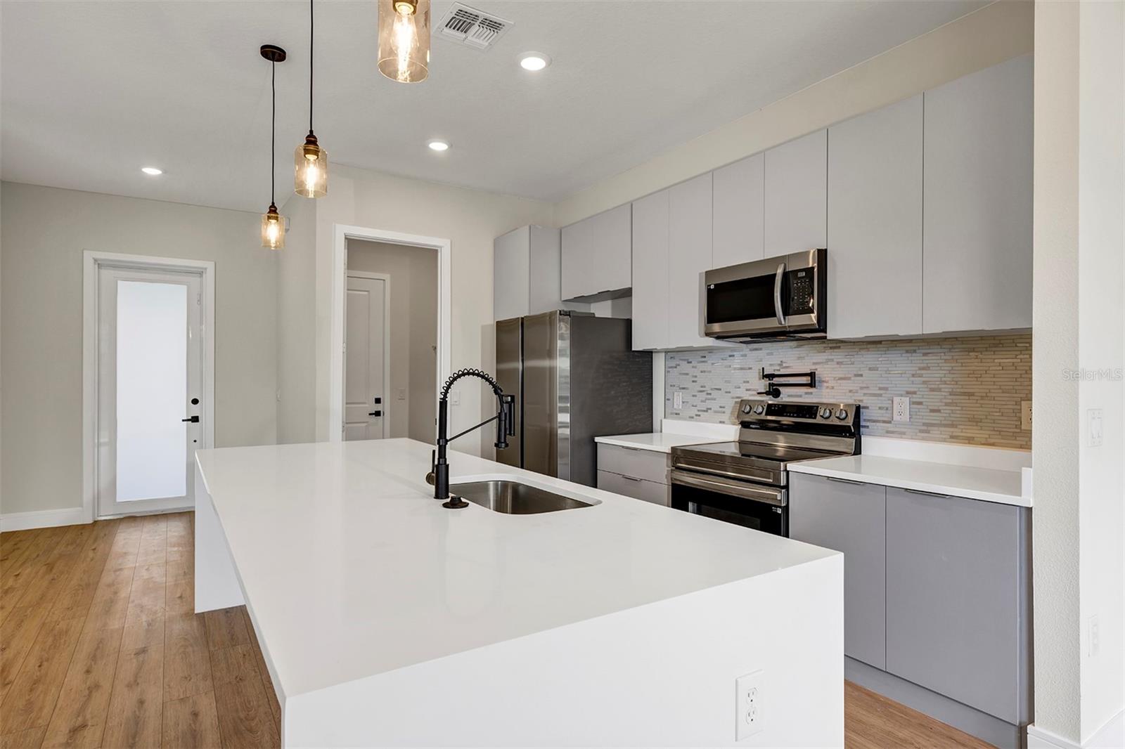 Image 6 of 53 For 18399 Hillsborough Boulevard