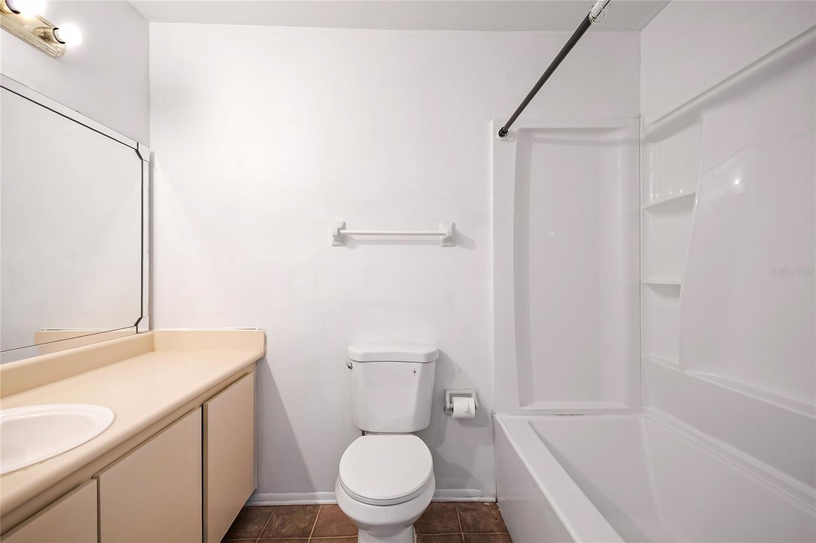 Image 11 of 52 For 646 Kenwick Circle 204