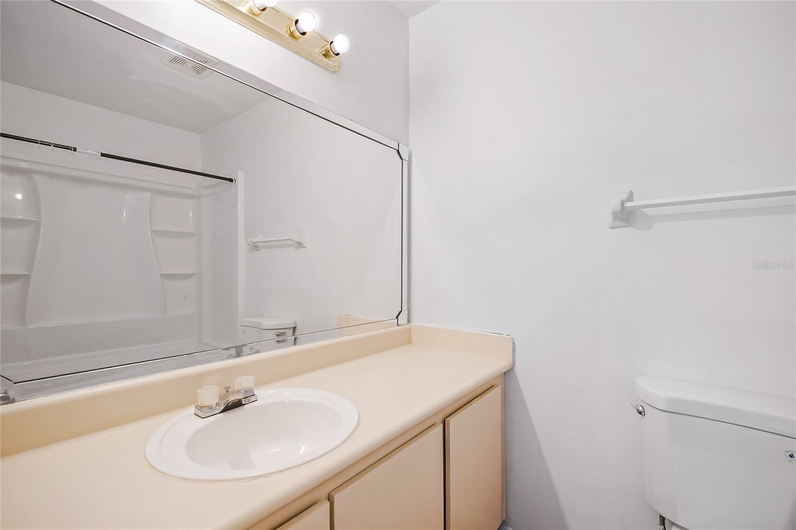 Image 12 of 52 For 646 Kenwick Circle 204