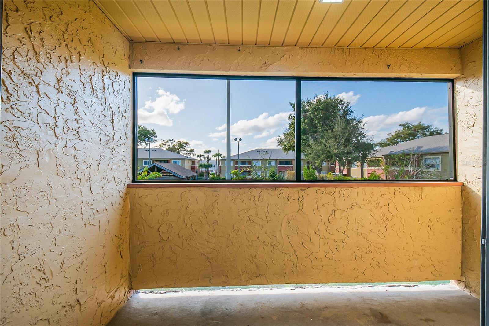 Image 15 of 52 For 646 Kenwick Circle 204