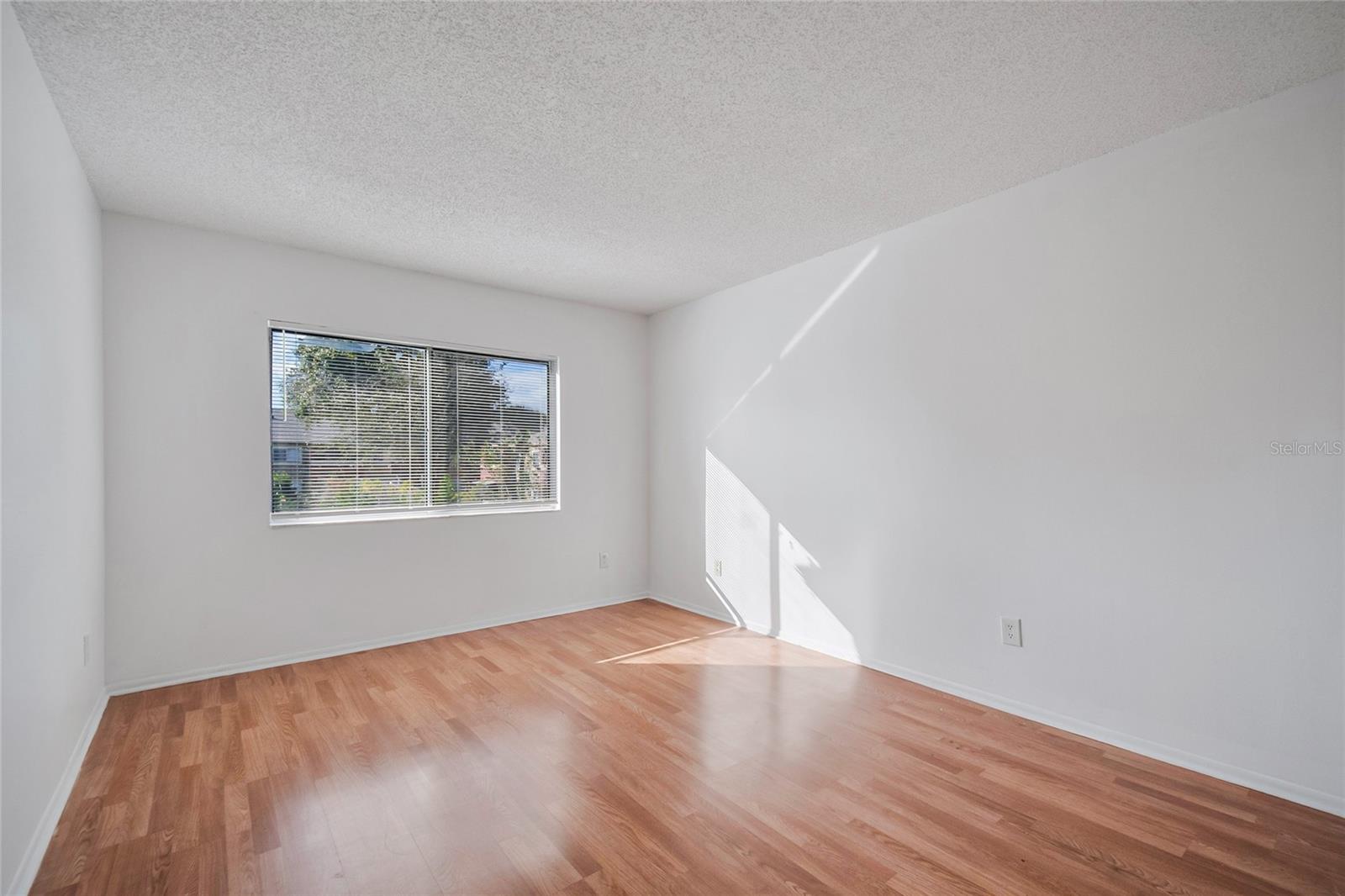 Image 18 of 52 For 646 Kenwick Circle 204