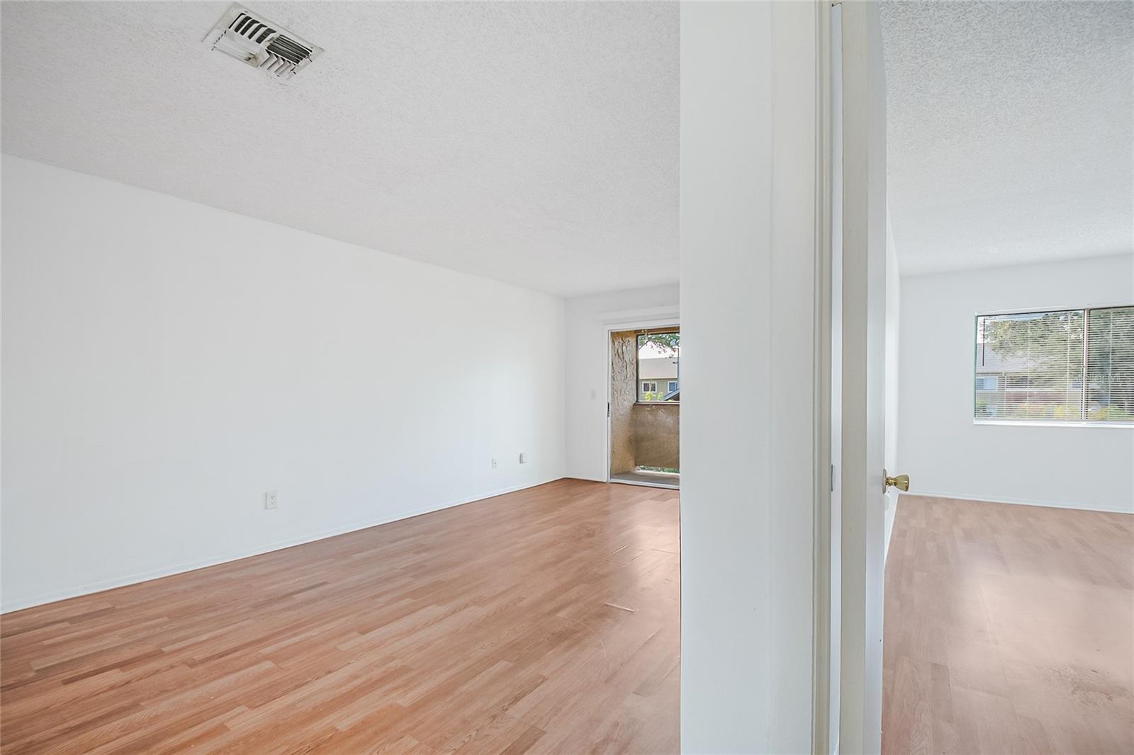 Image 20 of 52 For 646 Kenwick Circle 204