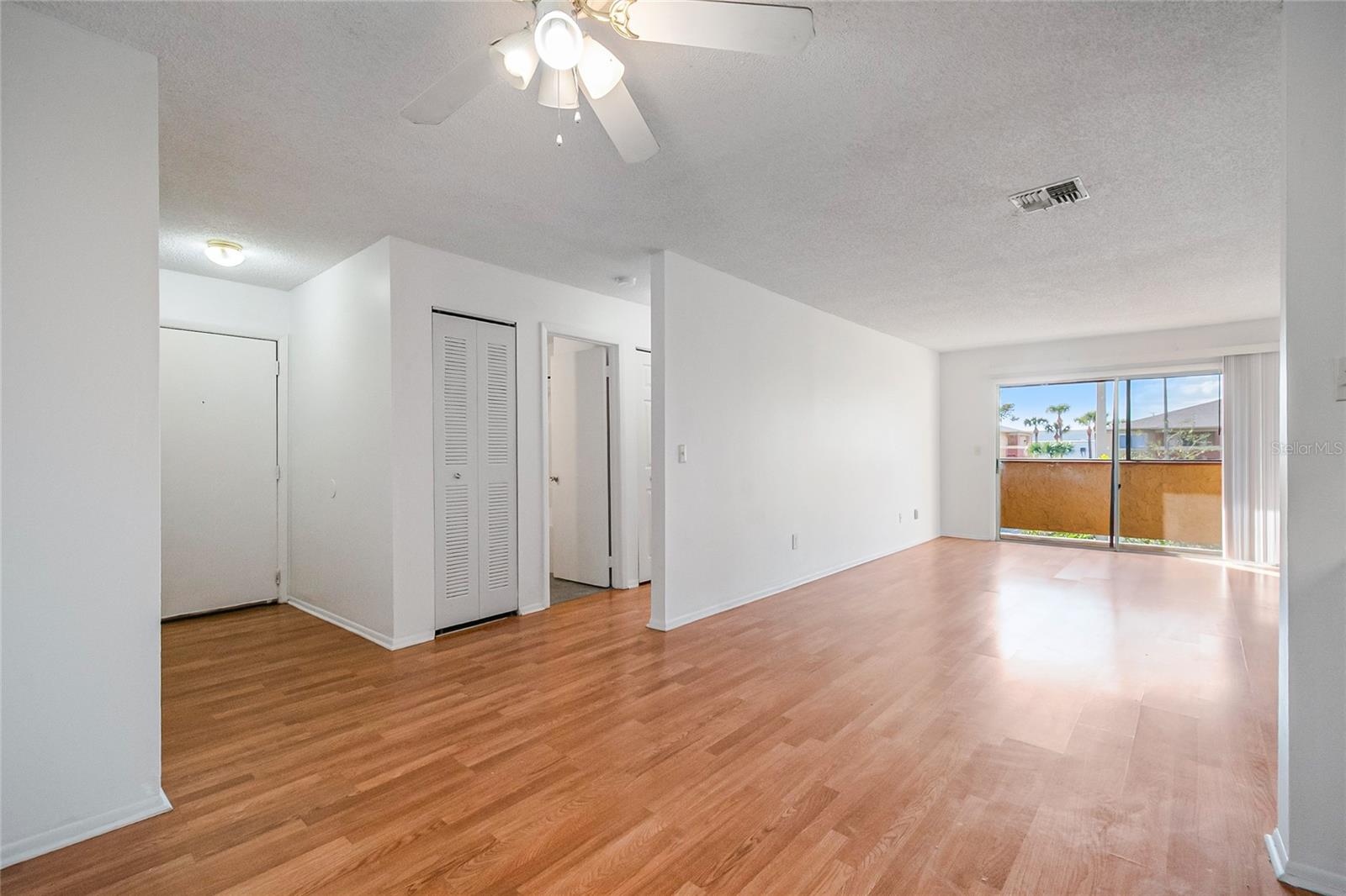 Image 30 of 52 For 646 Kenwick Circle 204