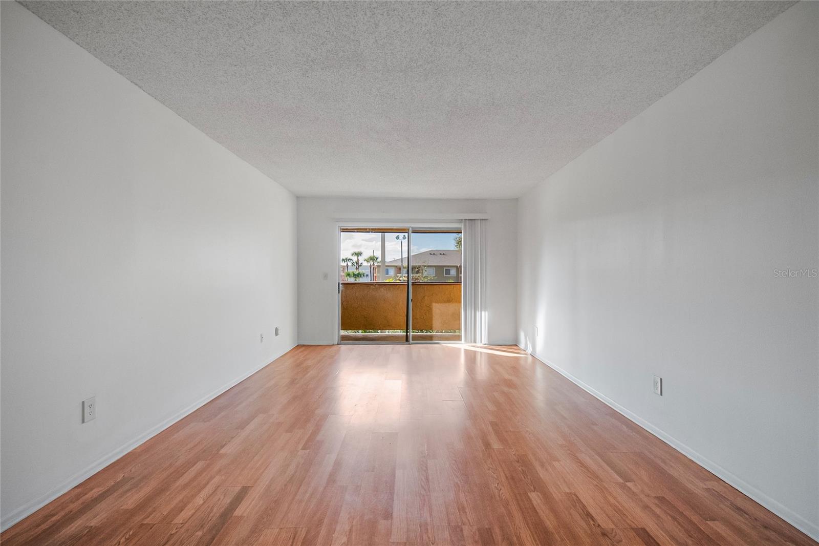 Image 32 of 52 For 646 Kenwick Circle 204