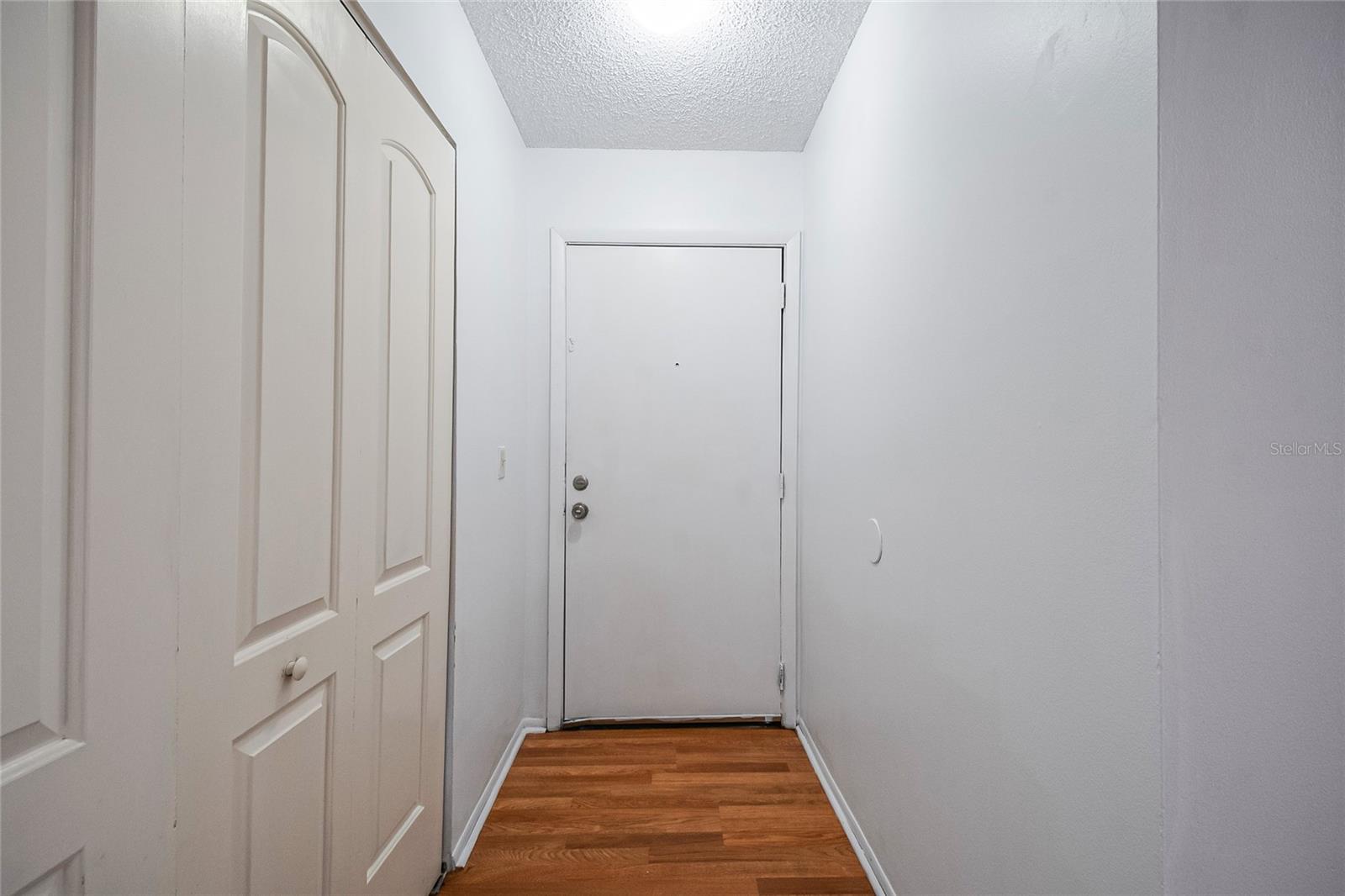 Image 7 of 52 For 646 Kenwick Circle 204