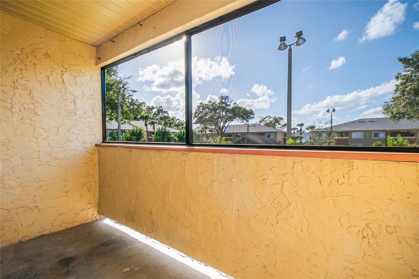 Image 9 of 52 For 646 Kenwick Circle 204