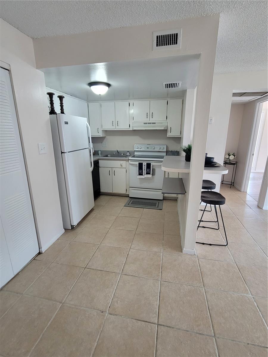 Image 4 of 13 For 572 Orange Drive 65