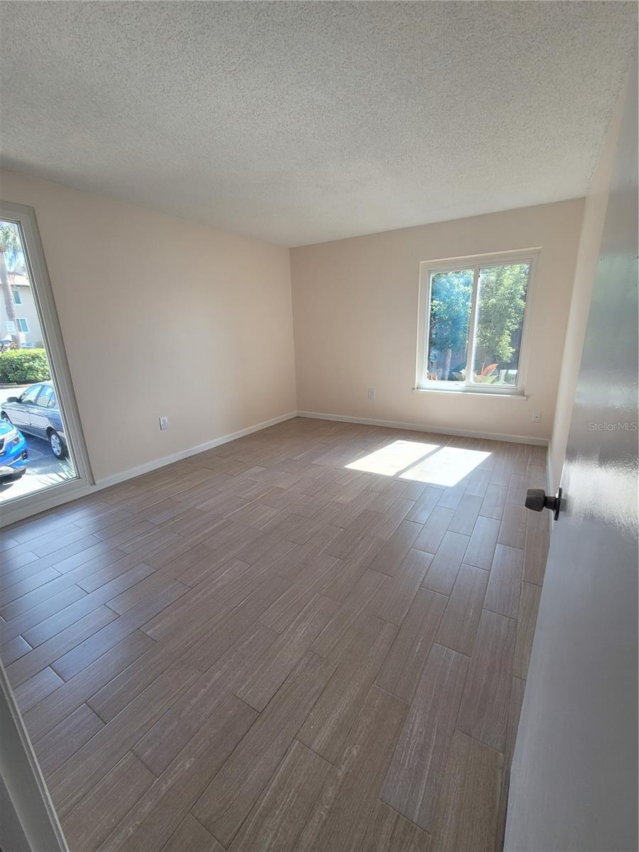 Image 6 of 13 For 572 Orange Drive 65