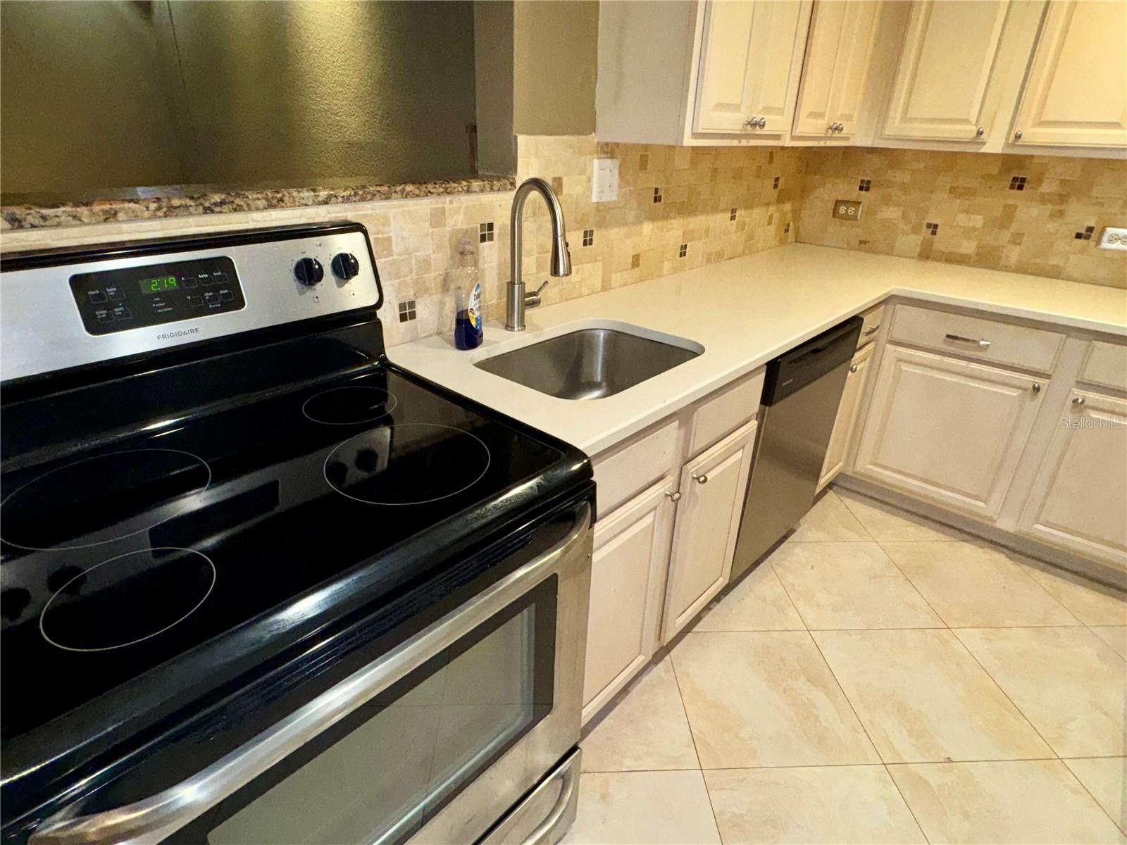 Image 5 of 21 For 200 Maitland Avenue 88