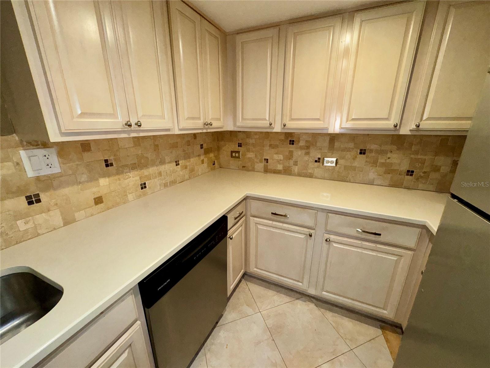 Image 6 of 21 For 200 Maitland Avenue 88