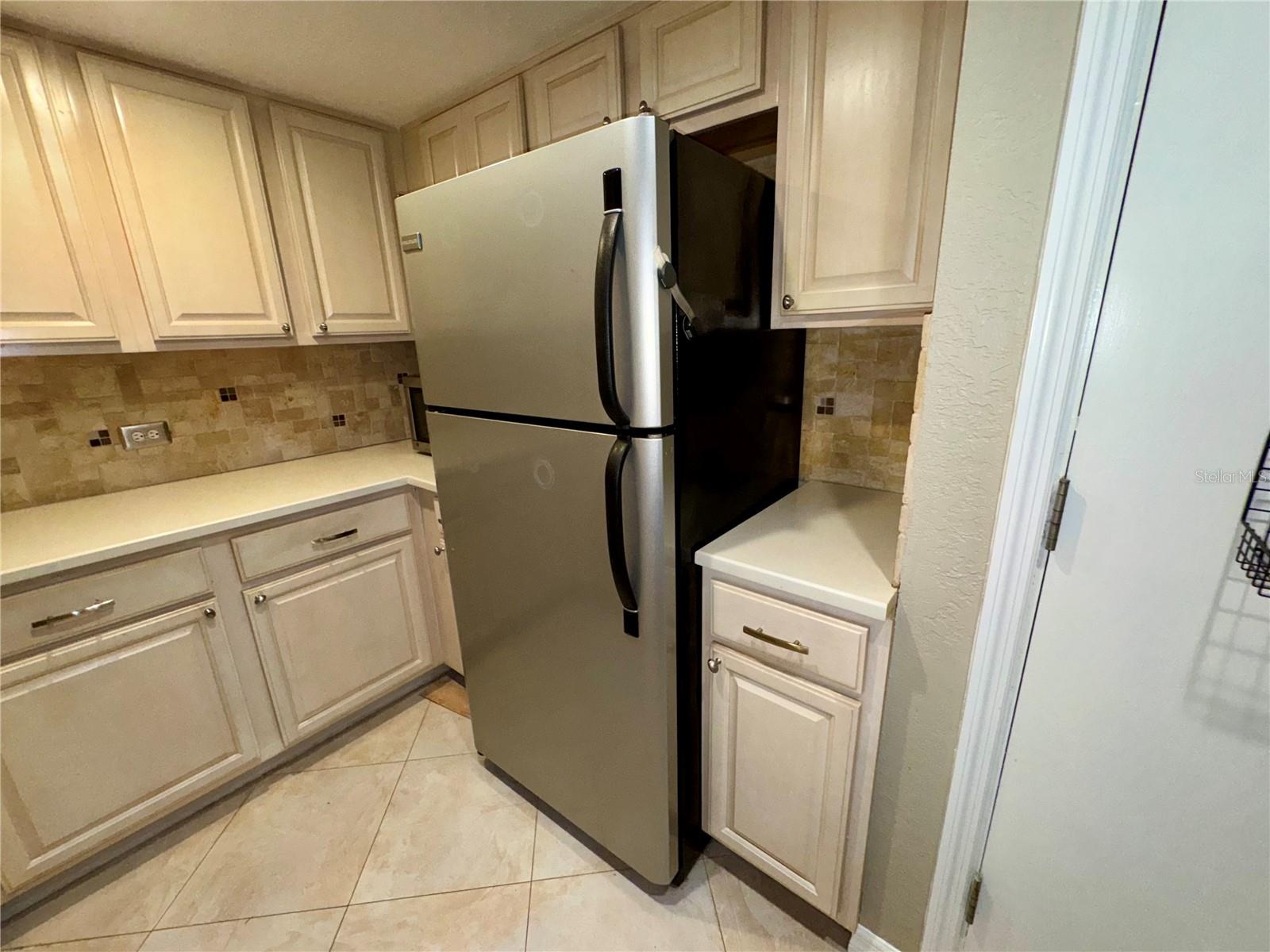 Image 7 of 21 For 200 Maitland Avenue 88