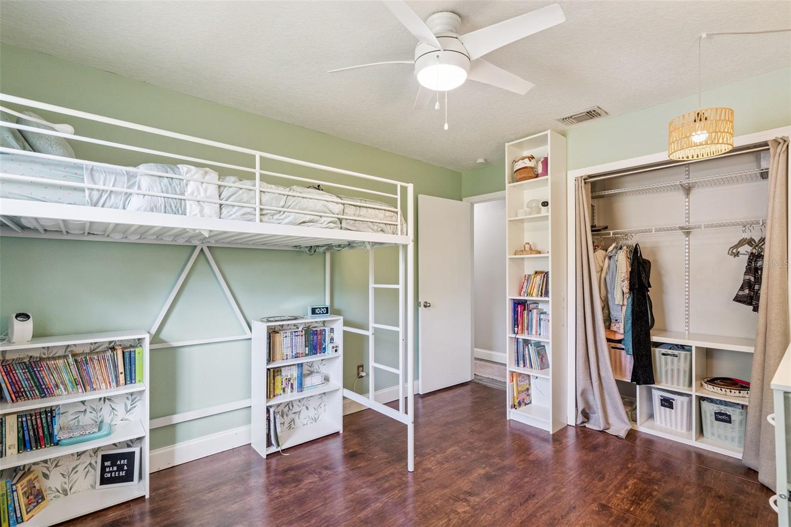 Image 24 of 34 For 857 Benchwood Drive