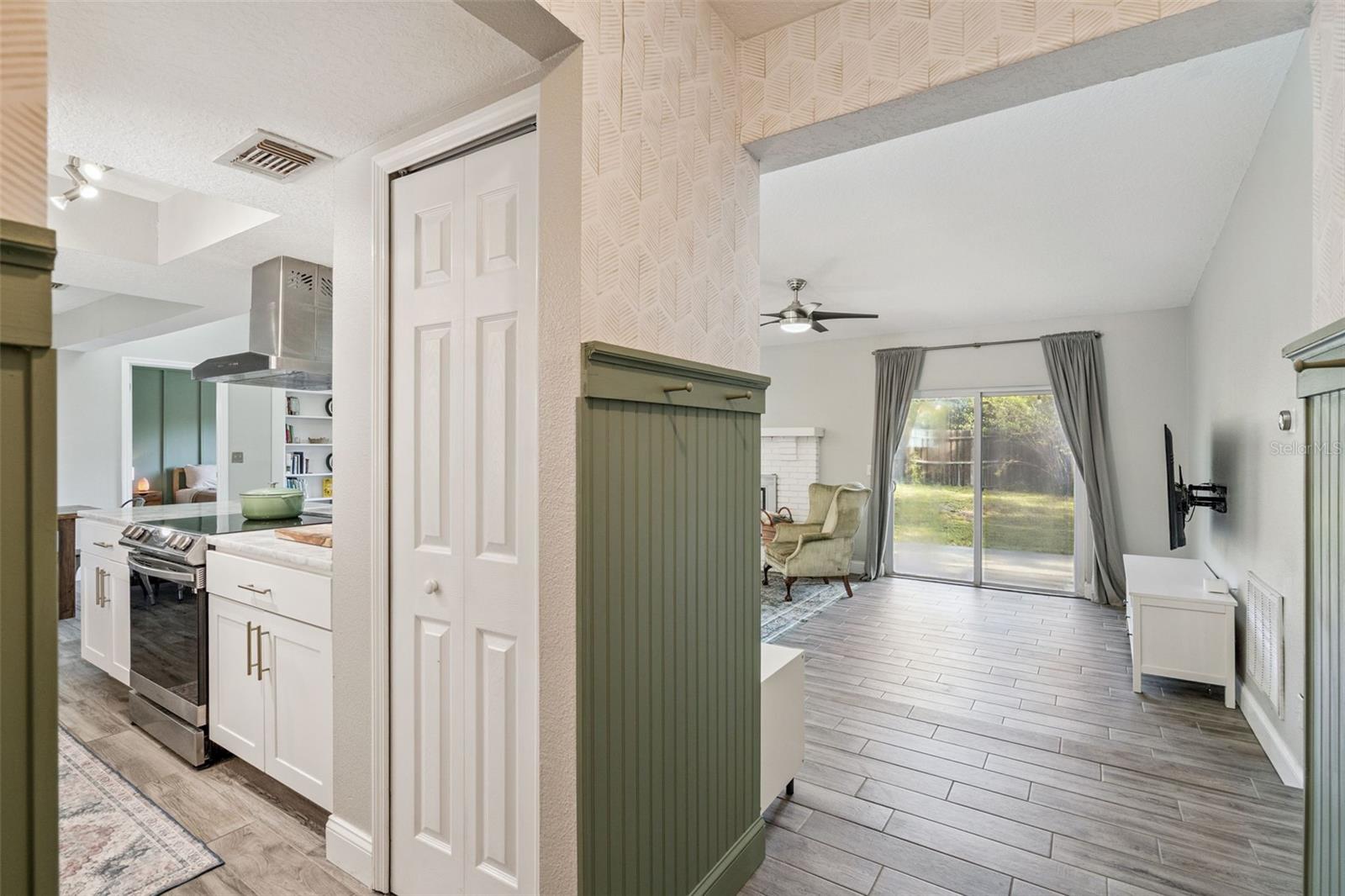 Image 4 of 34 For 857 Benchwood Drive