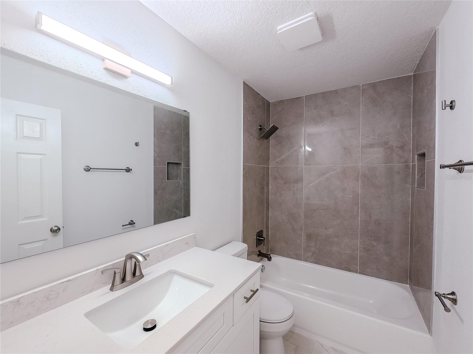 Image 19 of 29 For 10711 Lake Hill Drive