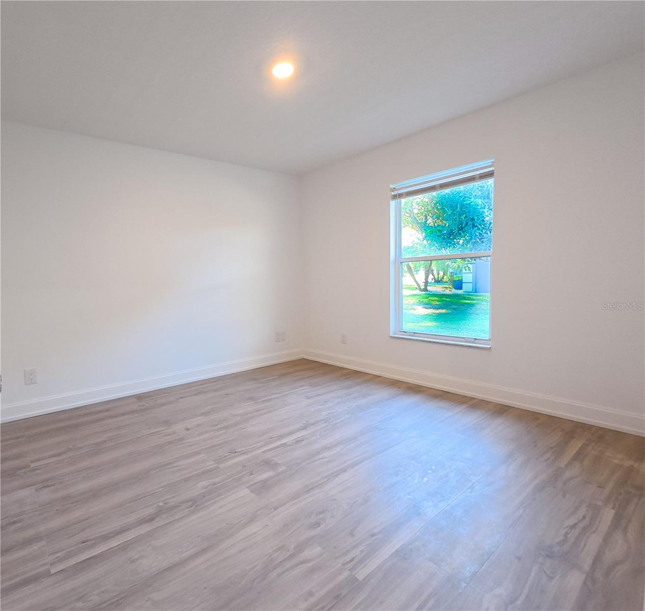 Image 20 of 29 For 10711 Lake Hill Drive