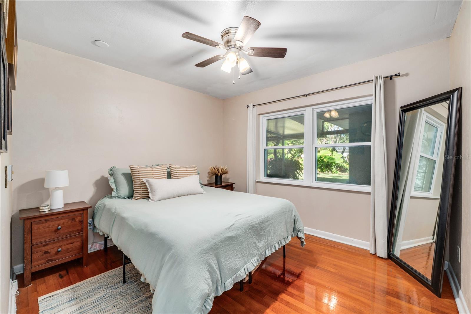 Image 15 of 40 For 1501 Overlake Avenue