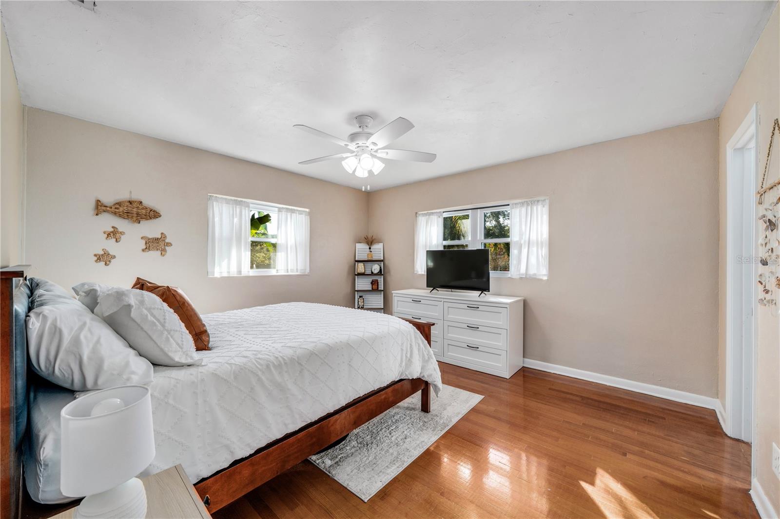 Image 16 of 40 For 1501 Overlake Avenue