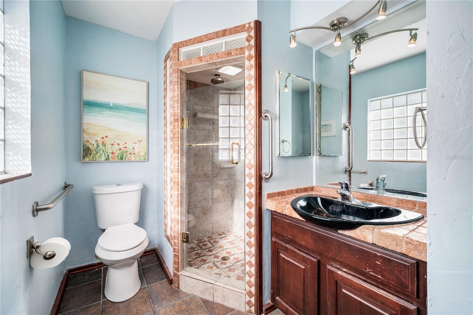 Image 19 of 40 For 1501 Overlake Avenue