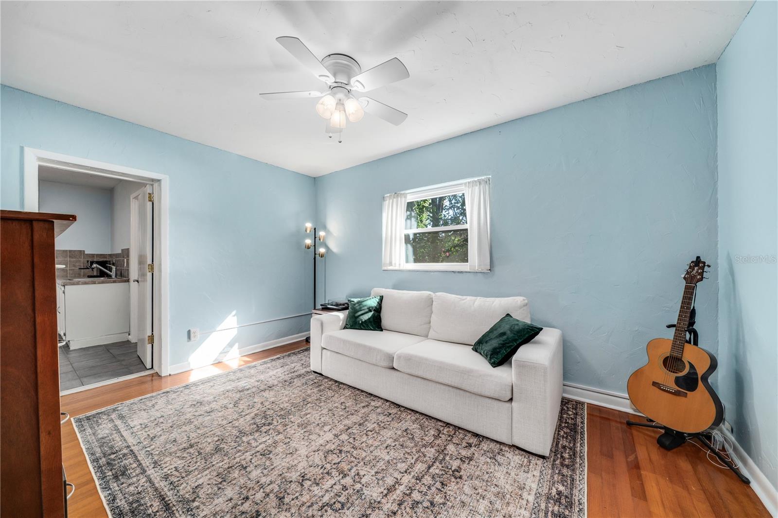 Image 20 of 40 For 1501 Overlake Avenue