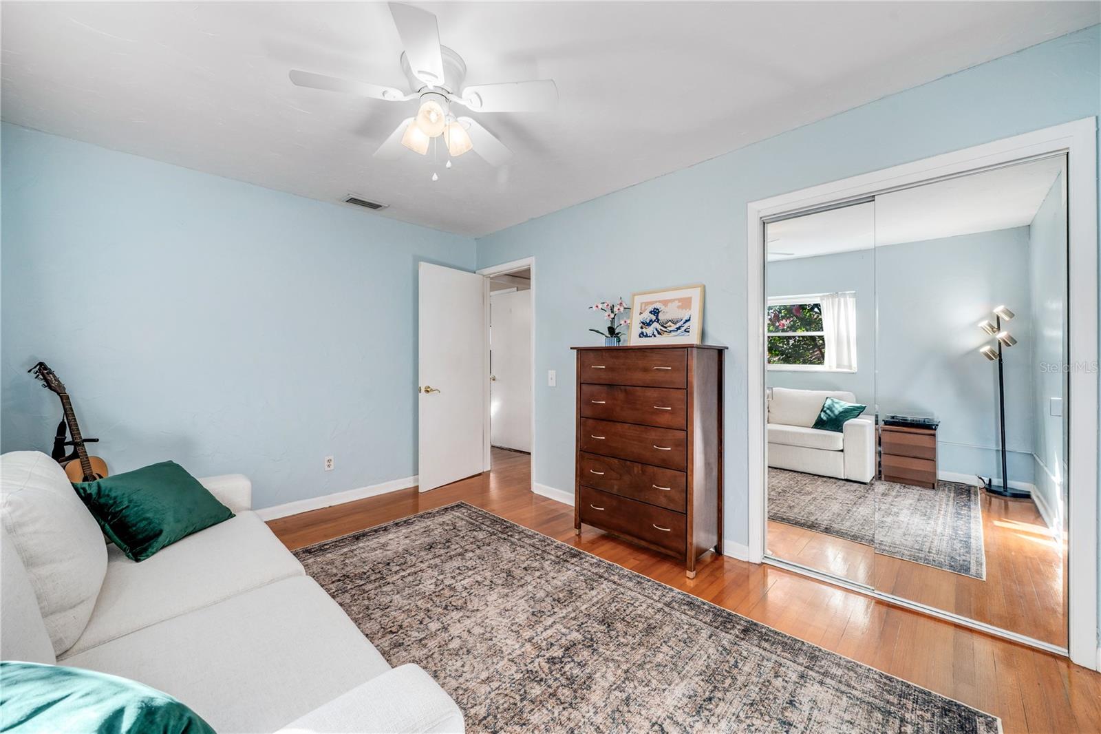 Image 21 of 40 For 1501 Overlake Avenue