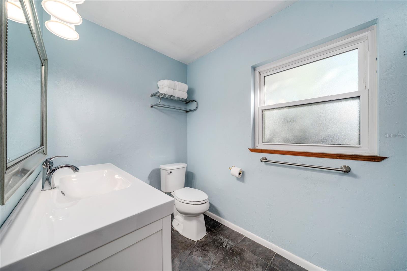 Image 22 of 40 For 1501 Overlake Avenue