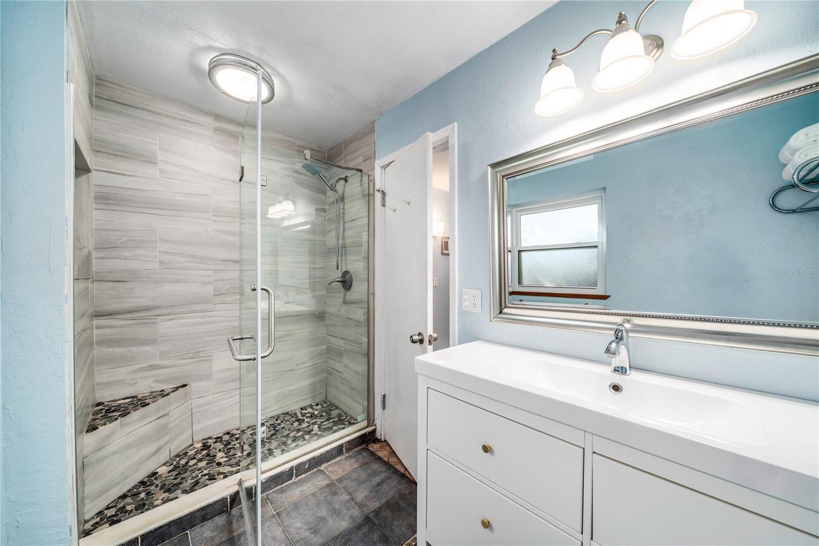 Image 23 of 40 For 1501 Overlake Avenue