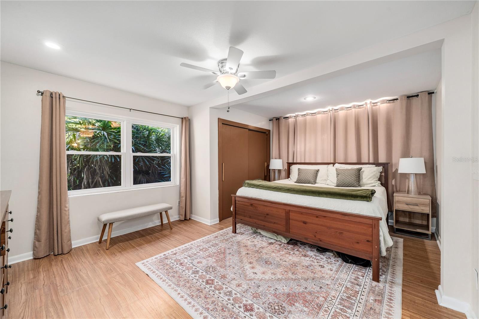 Image 26 of 40 For 1501 Overlake Avenue