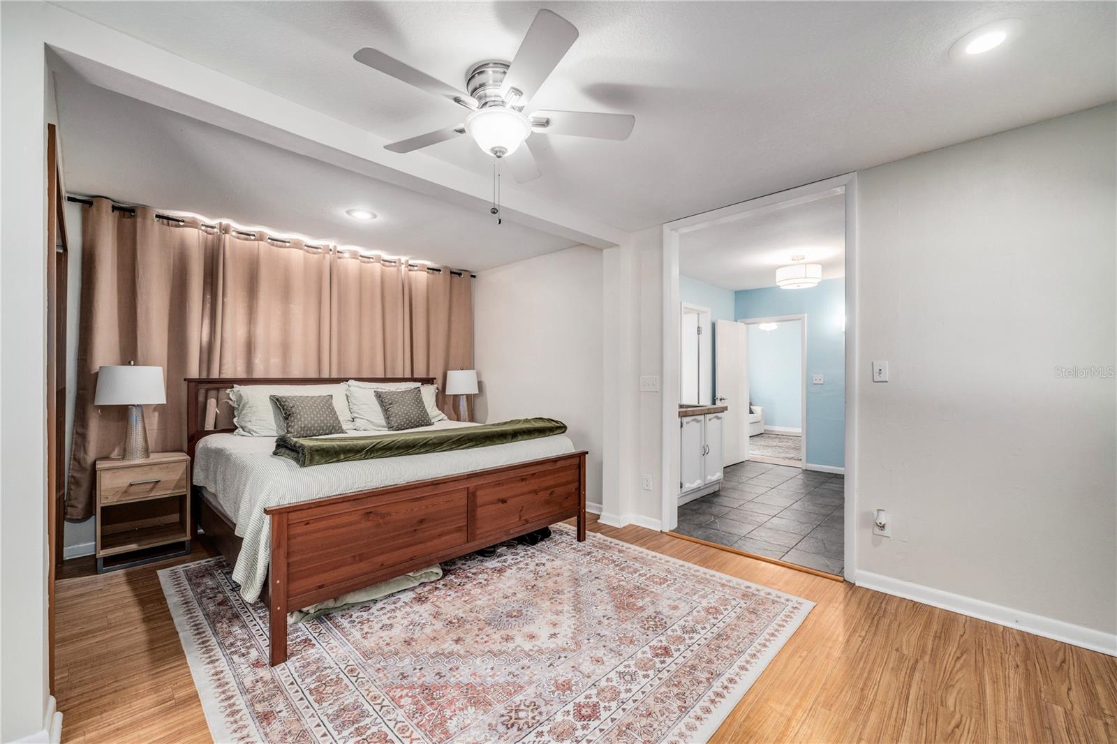 Image 27 of 40 For 1501 Overlake Avenue