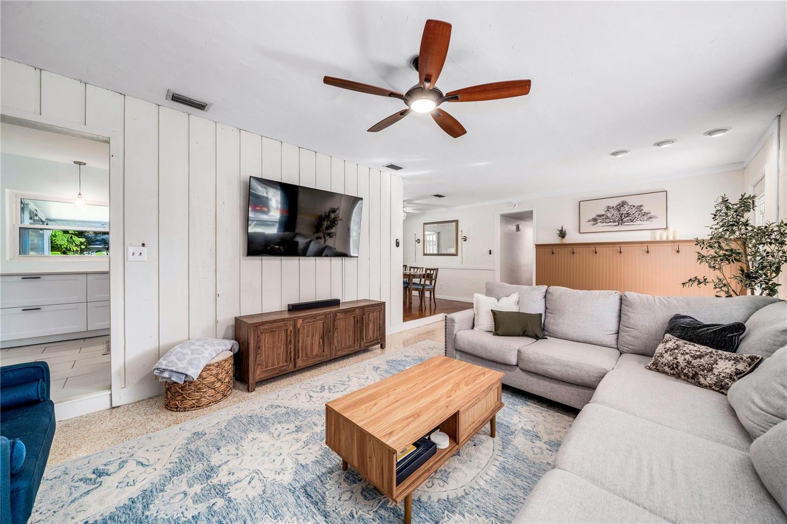 Image 7 of 40 For 1501 Overlake Avenue