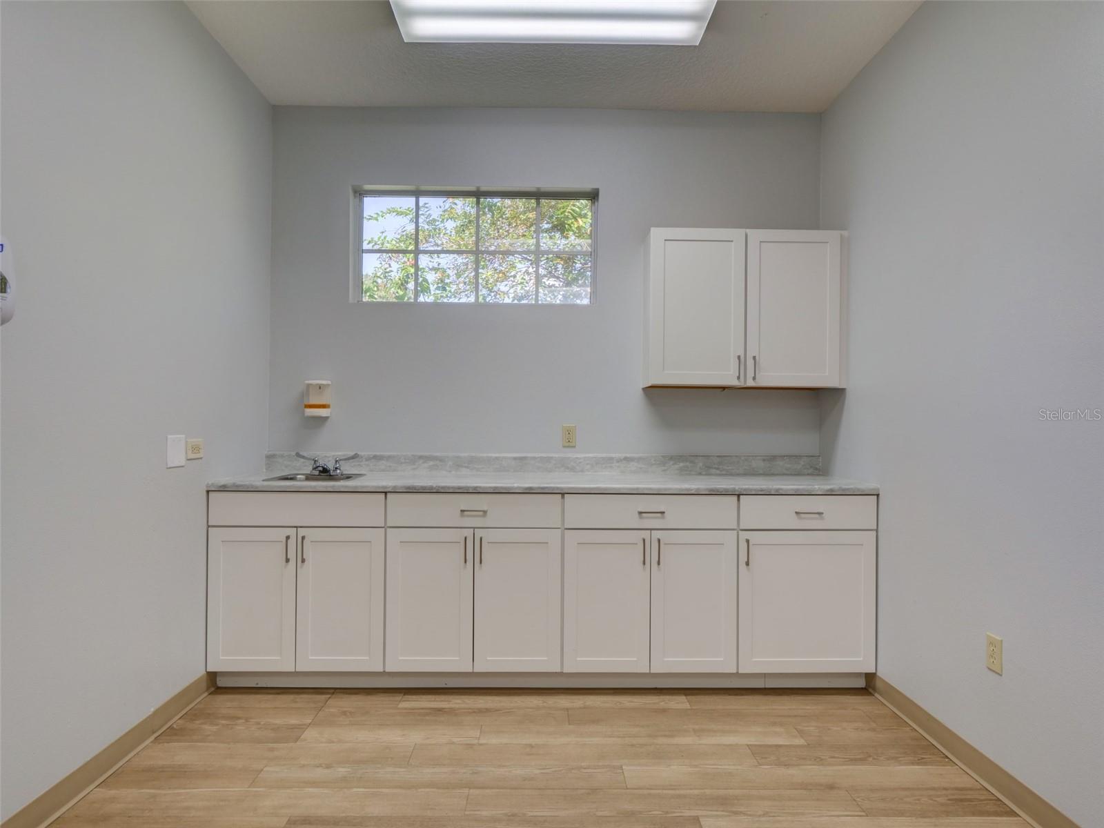 Image 13 of 26 For 733 Goldenrod Road