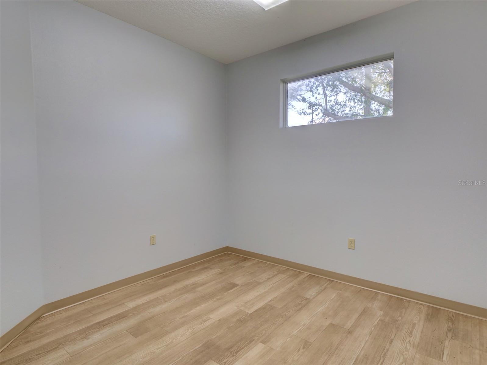 Image 8 of 26 For 733 Goldenrod Road