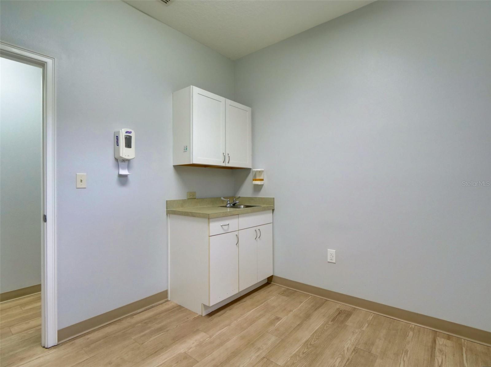 Image 9 of 26 For 733 Goldenrod Road